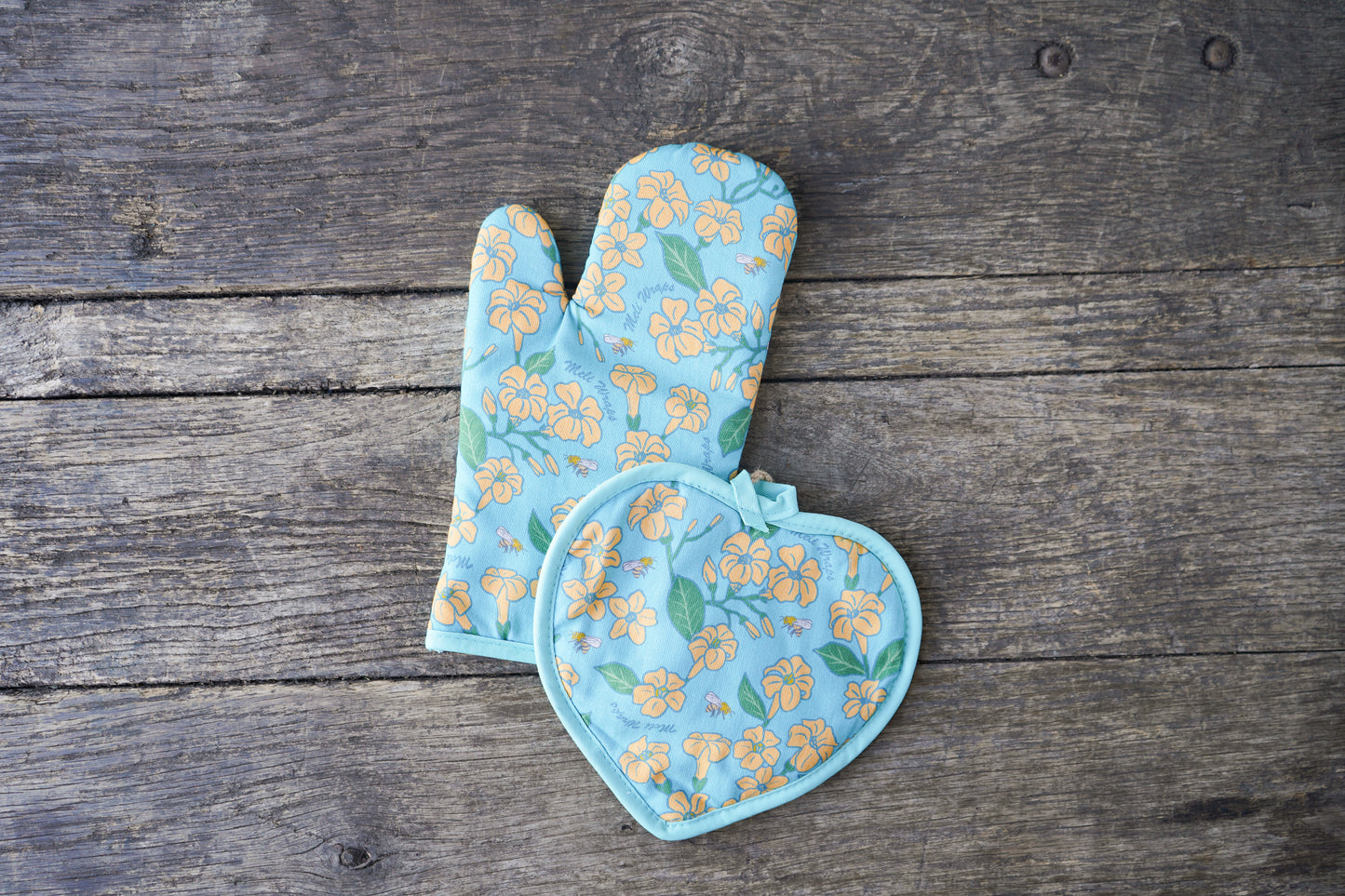 Puakenikeni & Bee Oven Mitt + Pot Holder